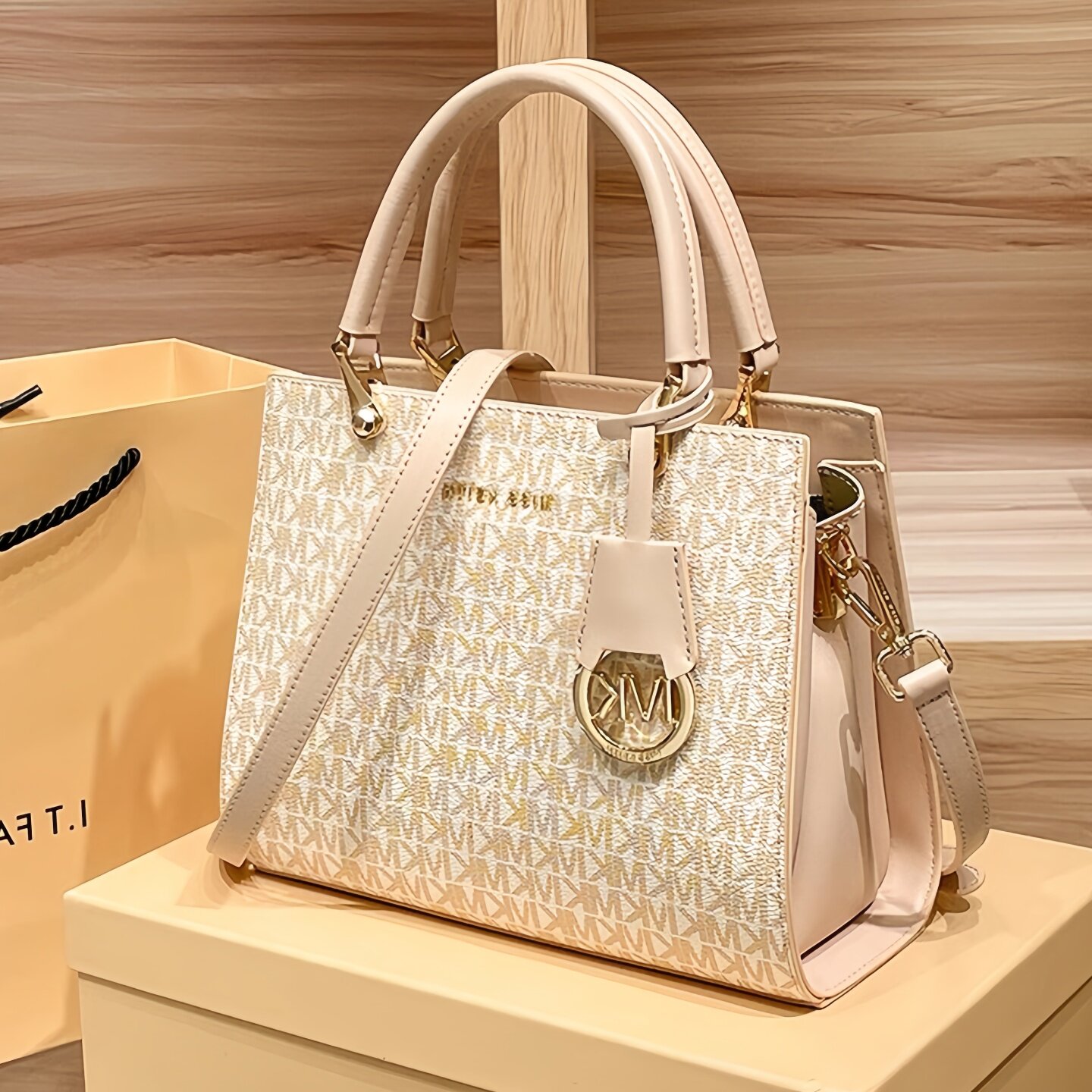 包包女2025新款母亲节送妈妈的生日礼物高端大气老婆斜挎实用